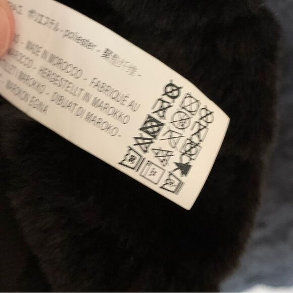 ZARA Black Quilted Faux Fur Cropped Long Sleeve Sweater Sweatshirt Size Small - Picture 8 of 8